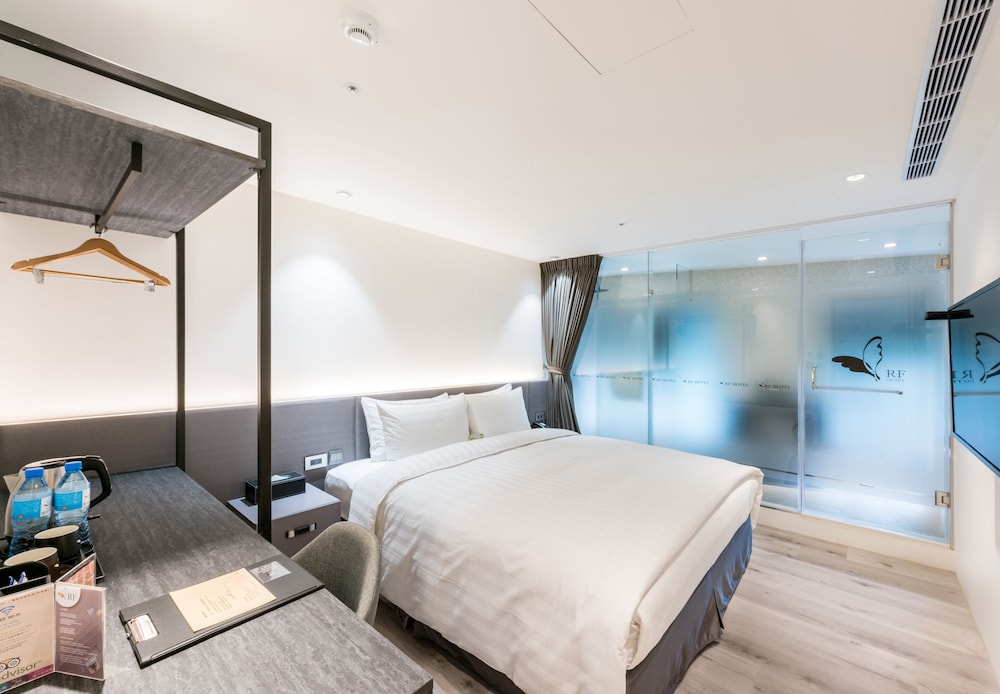 Rf Hotel 18/74
