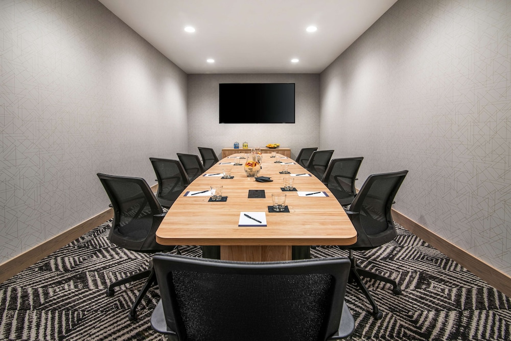 Hyatt Place Newark/Silicon Valley 56/64
