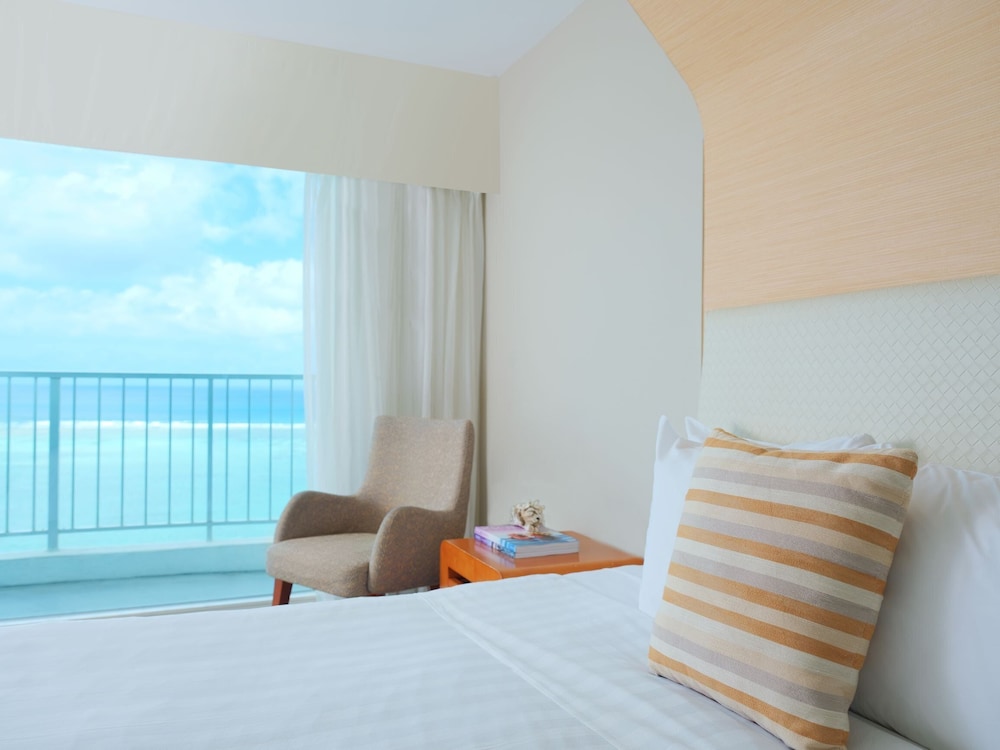 Crowne Plaza Resort Guam 29/95