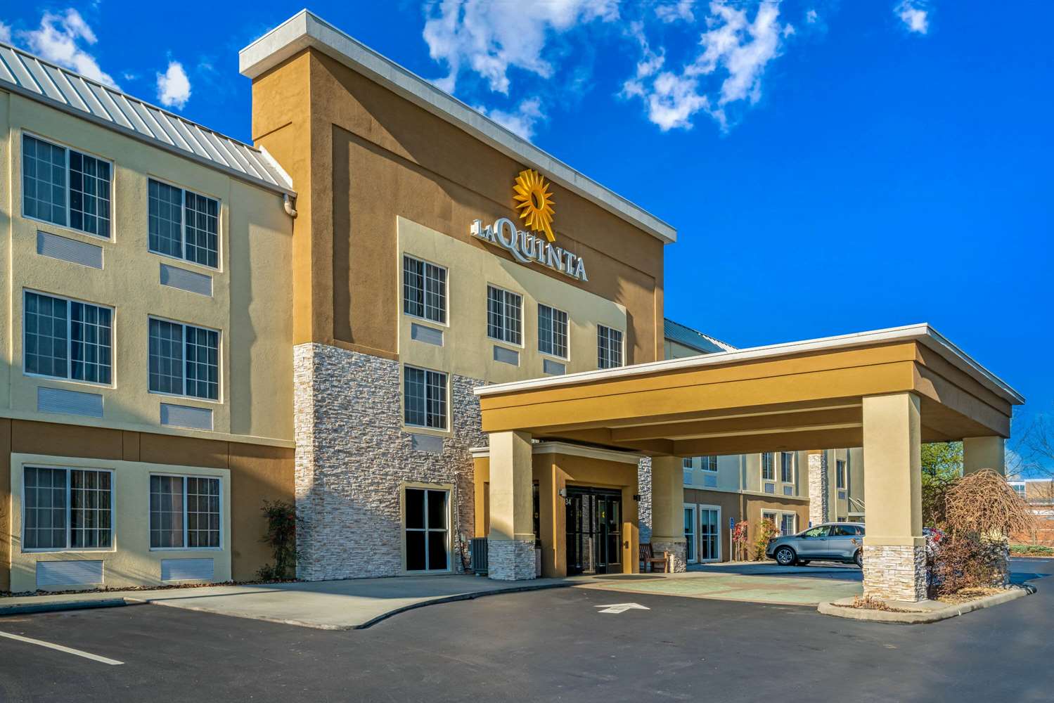 La Quinta Inn & Suites by Wyndham Knoxville North I-75 53/58