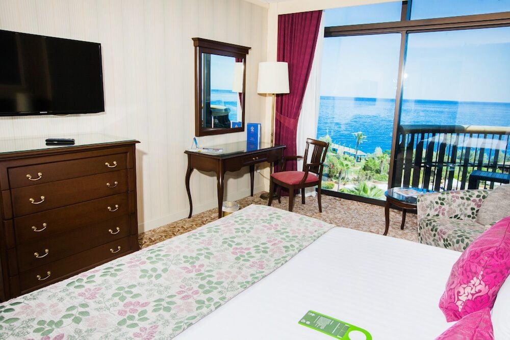 Merit Crystal Cove Hotel Casino & Spa 20/48