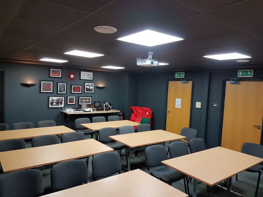 Cardiff Gate International Business Park 25/33