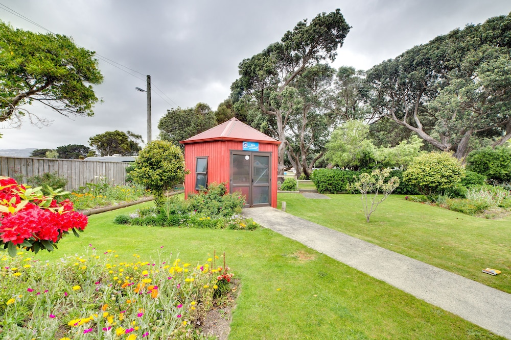 Wellington Top 10 Holiday Park 46/50
