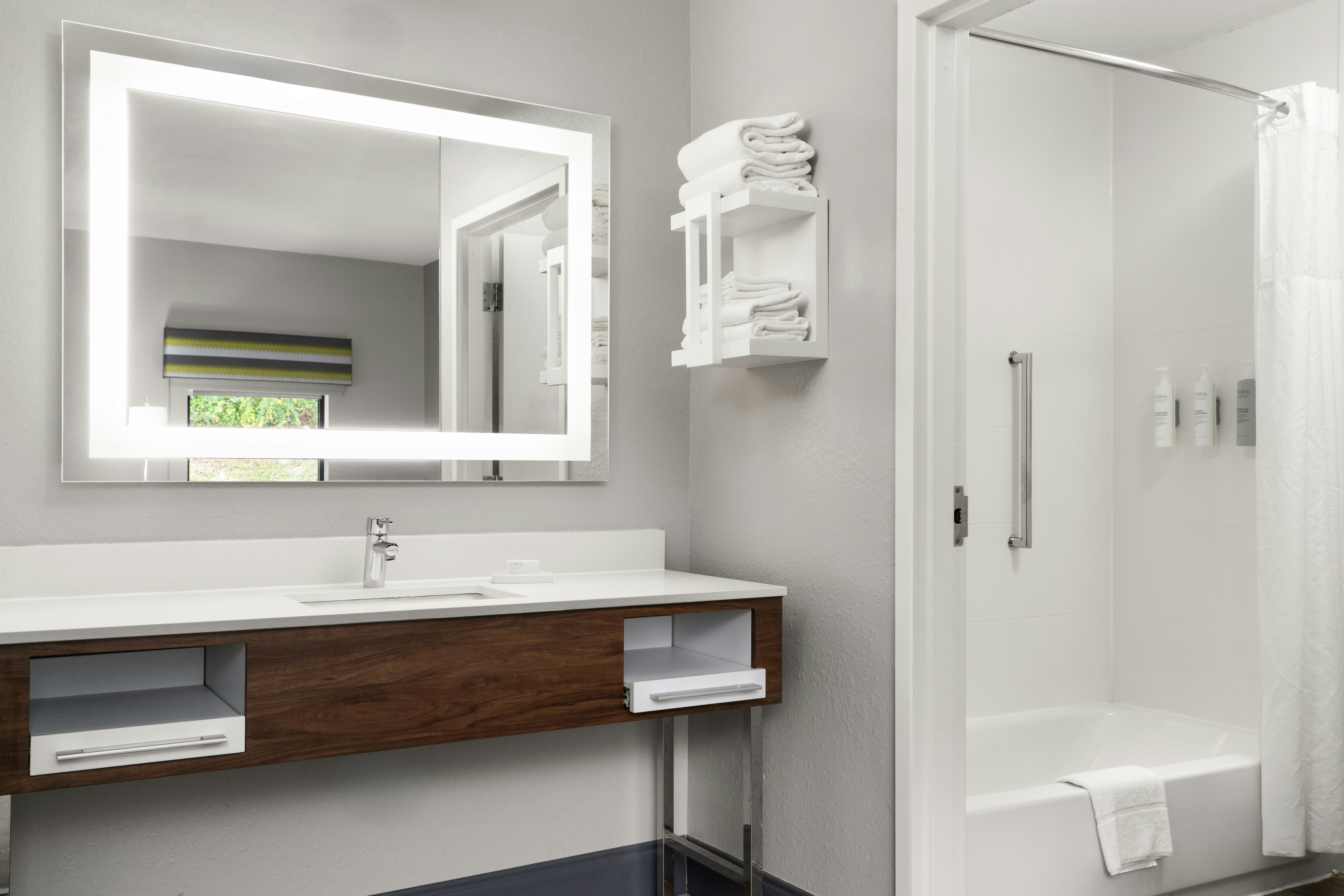 Studio, 2 Queen Beds, Hampton Inn Roanoke/Hollins - I-81 3/4