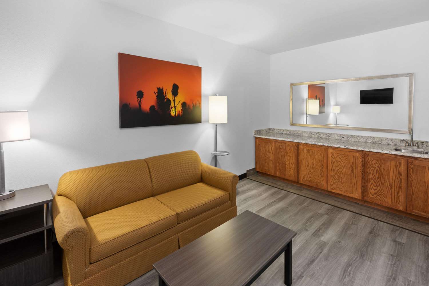Days Inn & Suites by Wyndham Lubbock Medical Center 34/54