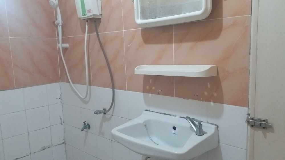 99 Inn Hotel 19/20