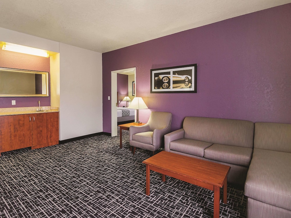 La Quinta Inn & Suites by Wyndham Bowling Green 33/51