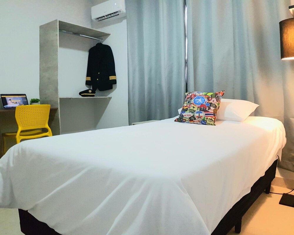 Aero Inn Hotel 16/30