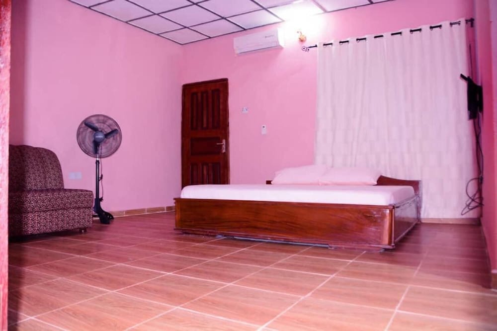 De Wise Hotel 7/12