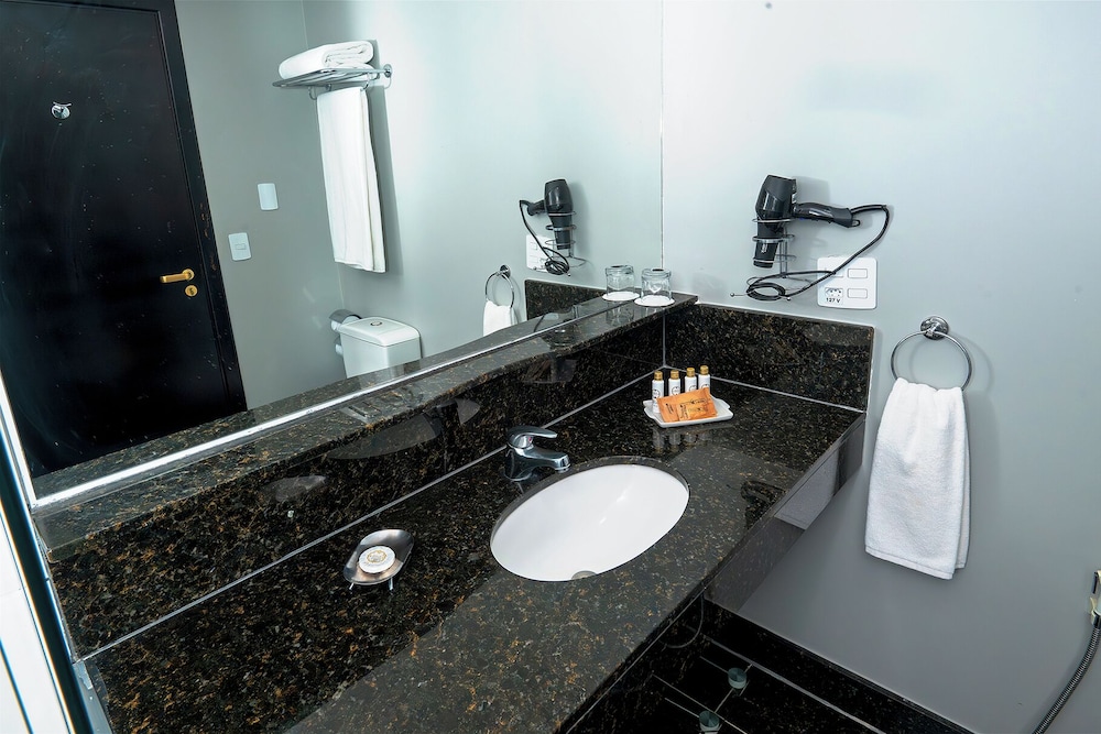 Royal Jardins Boutique Hotel 64/67