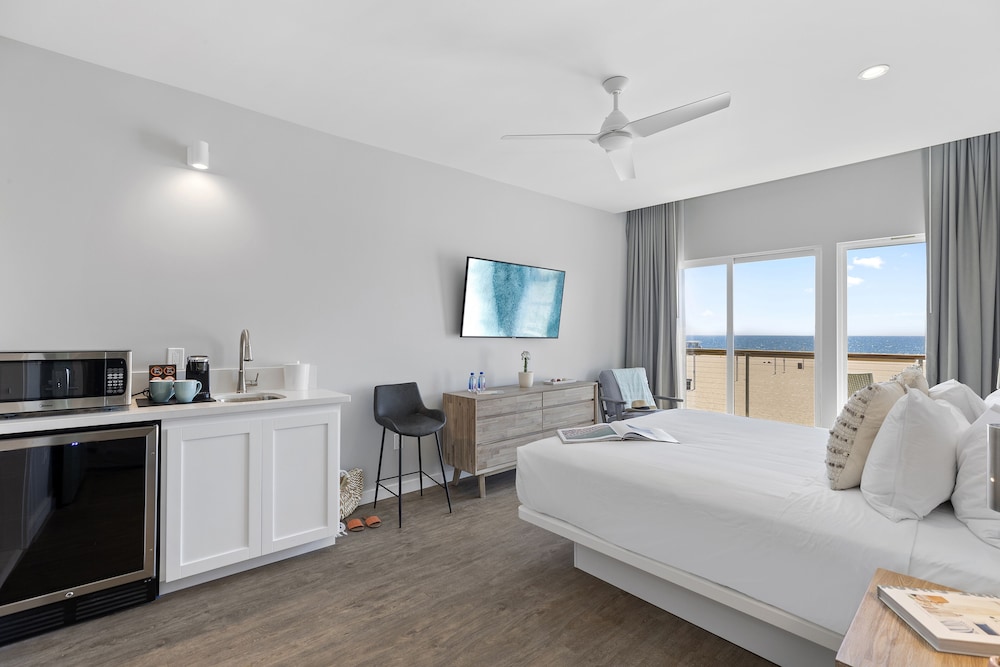 JUNIOR SUITE, OCEAN VIEW, BALCONY