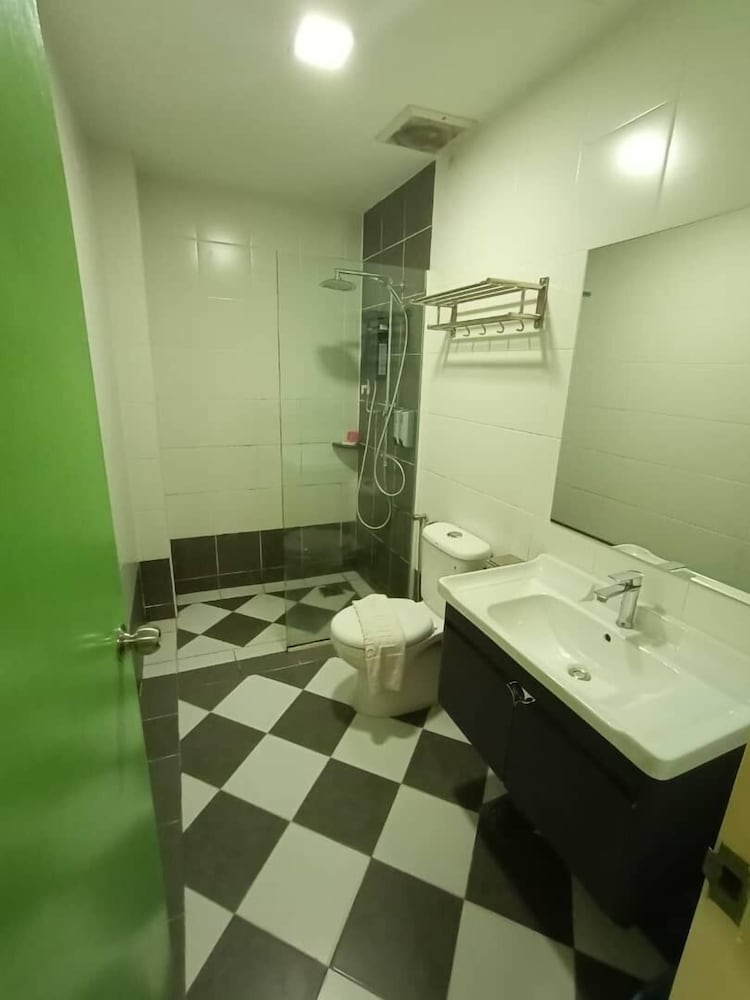W Hotel Cemerlang 37/37