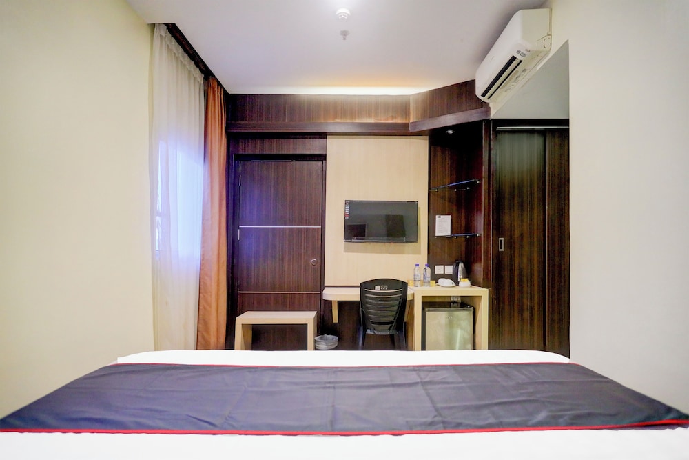 RedDoorz Premium near Grand Batam Mall 25/50