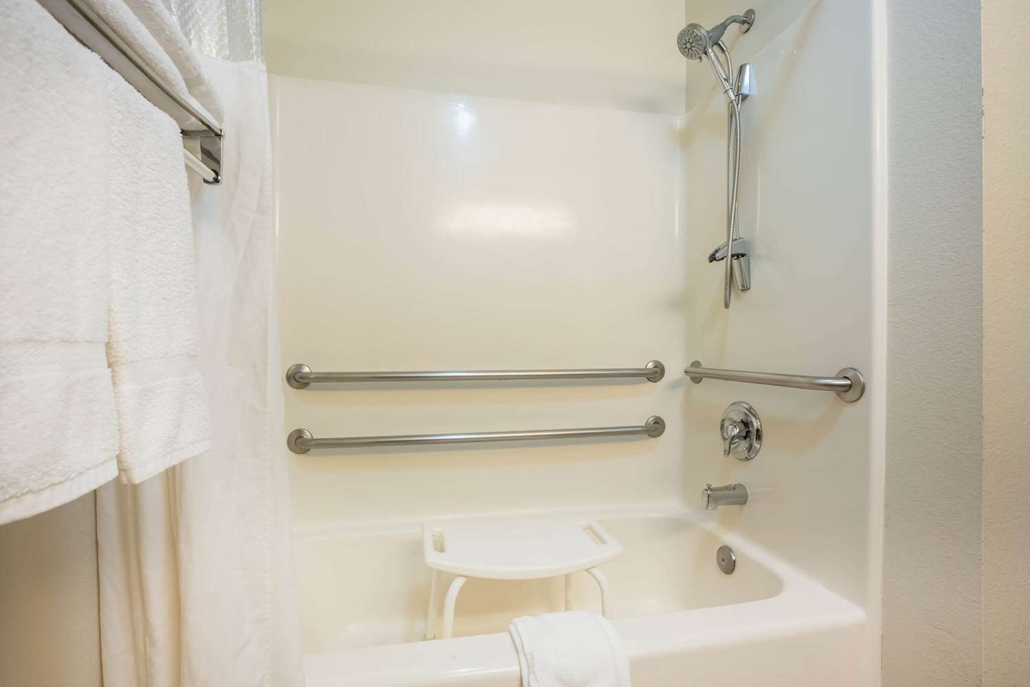 La Quinta Inn & Suites by Wyndham Portland Airport 42/43