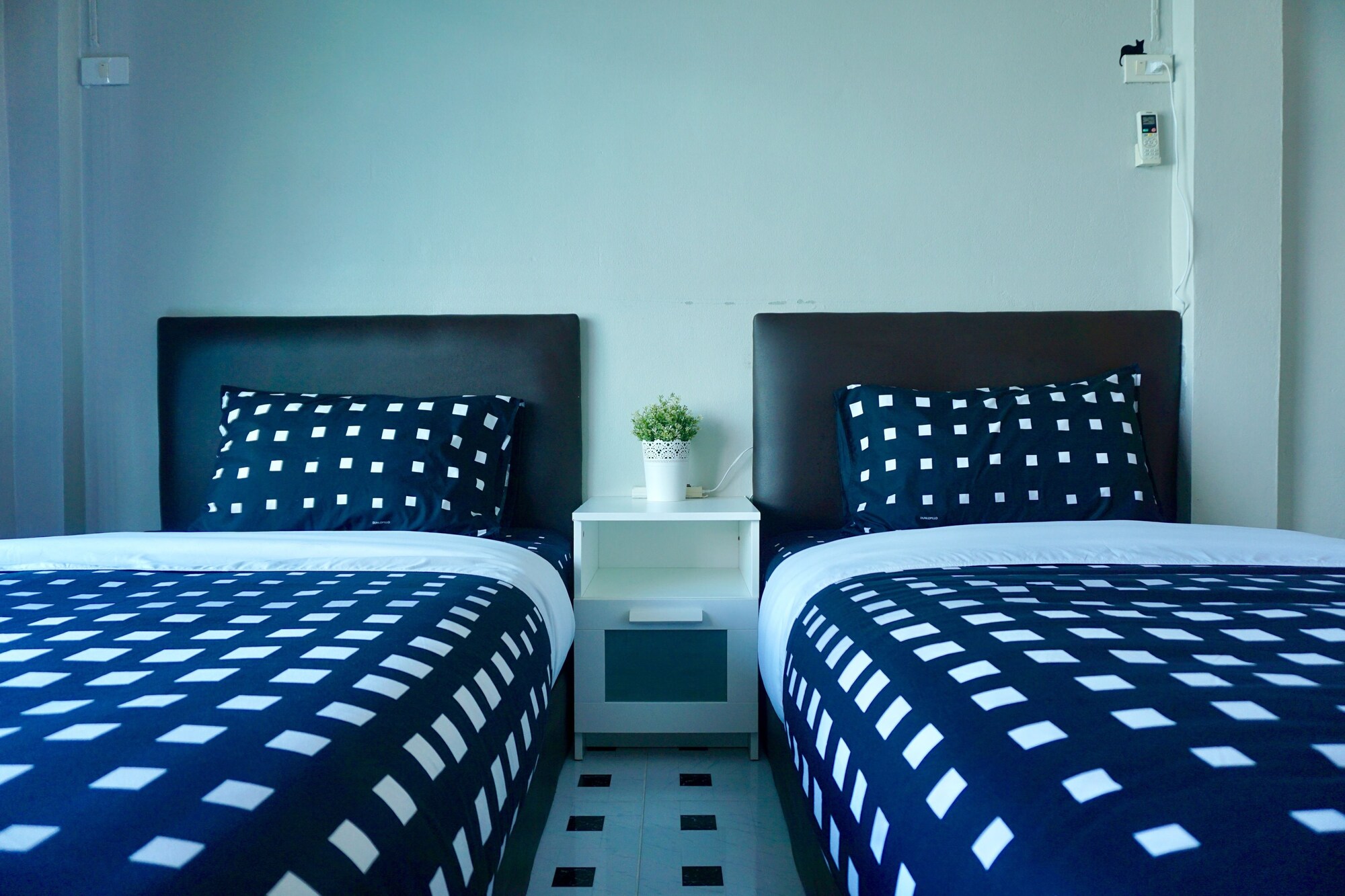 STANDARD, TWIN BEDS