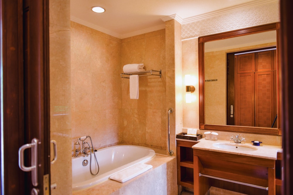 جناح ديلوكس عائلي بسرير مزدوج وسريرين منفصلين، The Patra Bali Resort and Villas 5/7