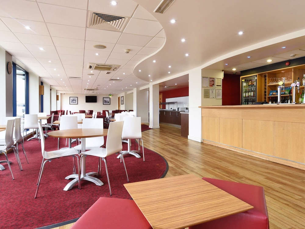 Travelodge London City Airport Hotel 11/20