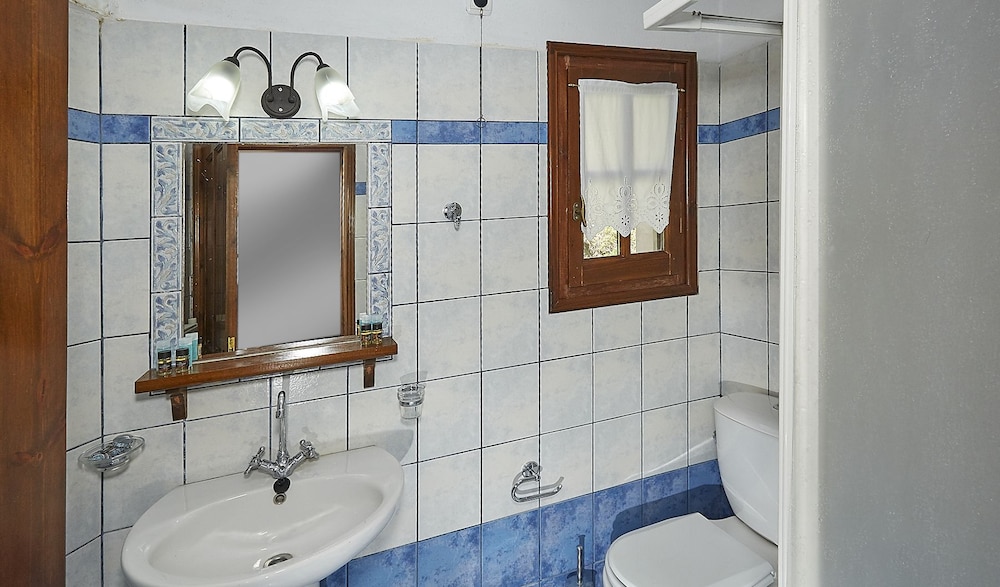 Atrapos Hotel 47/50