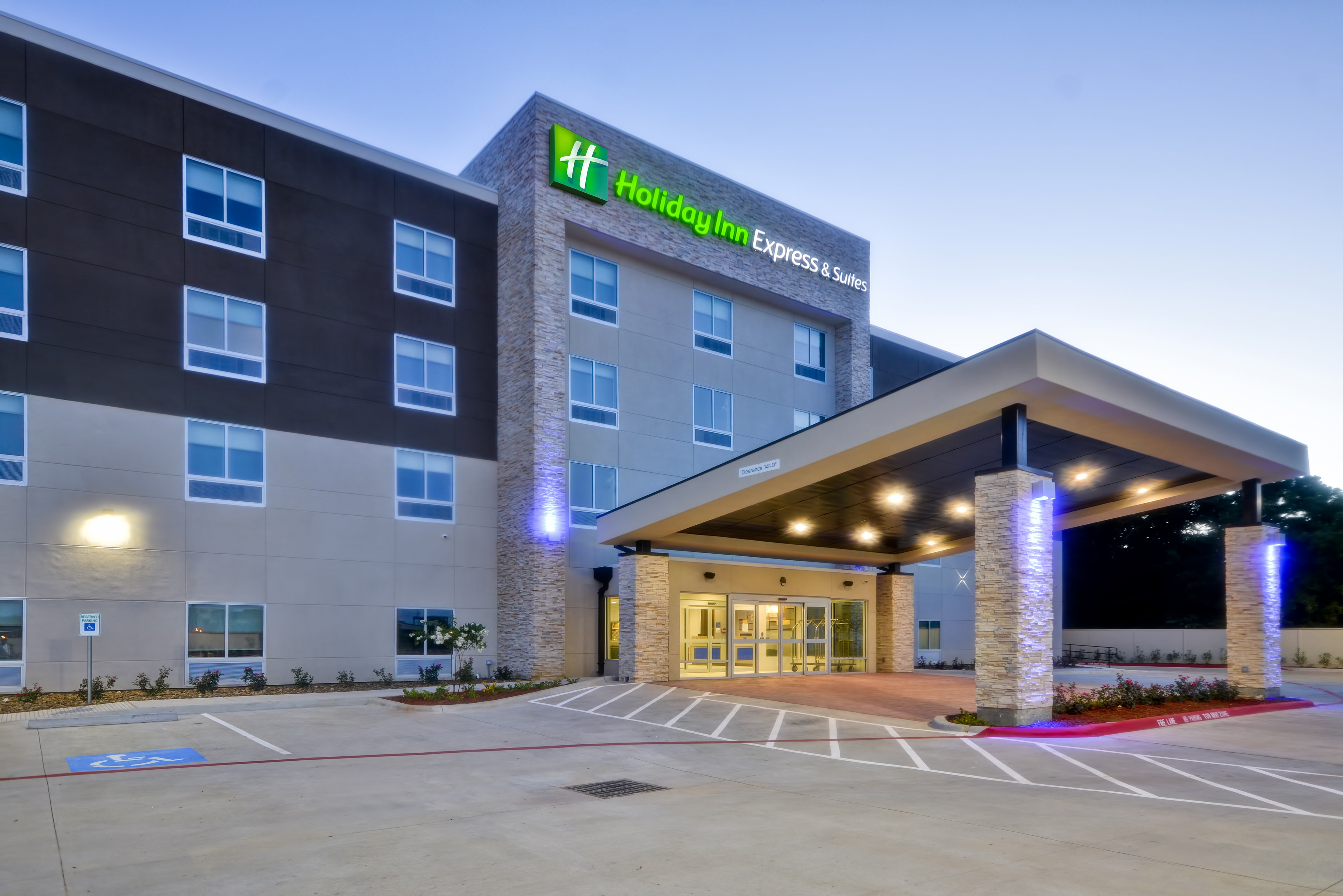 Holiday Inn Express & Suites Houston NASA - Boardwalk Area 50/57