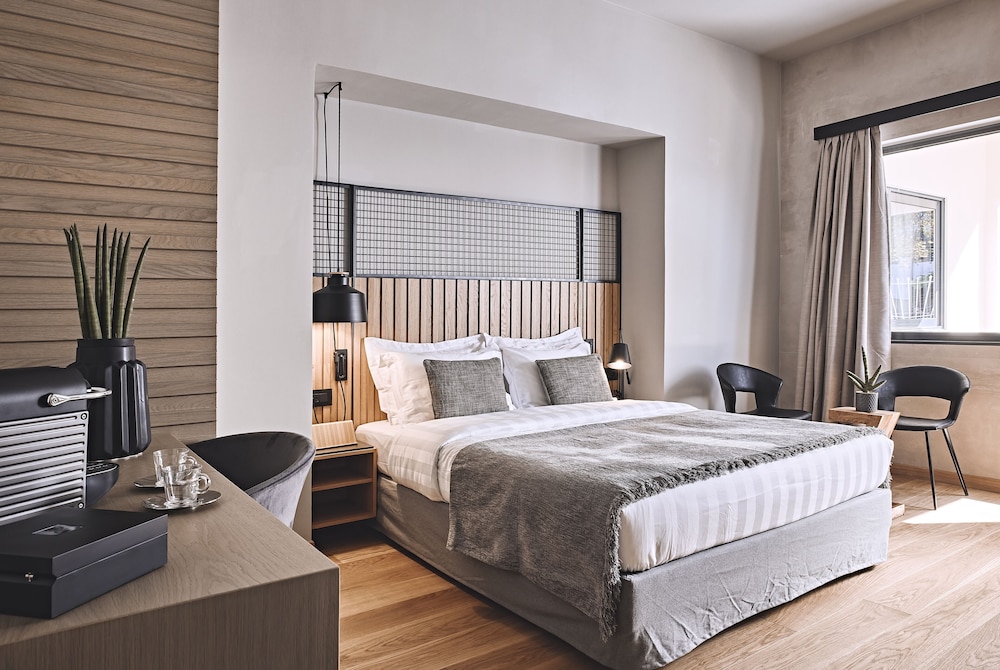 Cama Luxury Suites 14/58