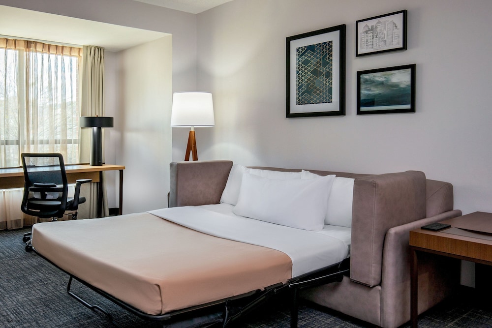 STUDIO, KING BED, SOFA