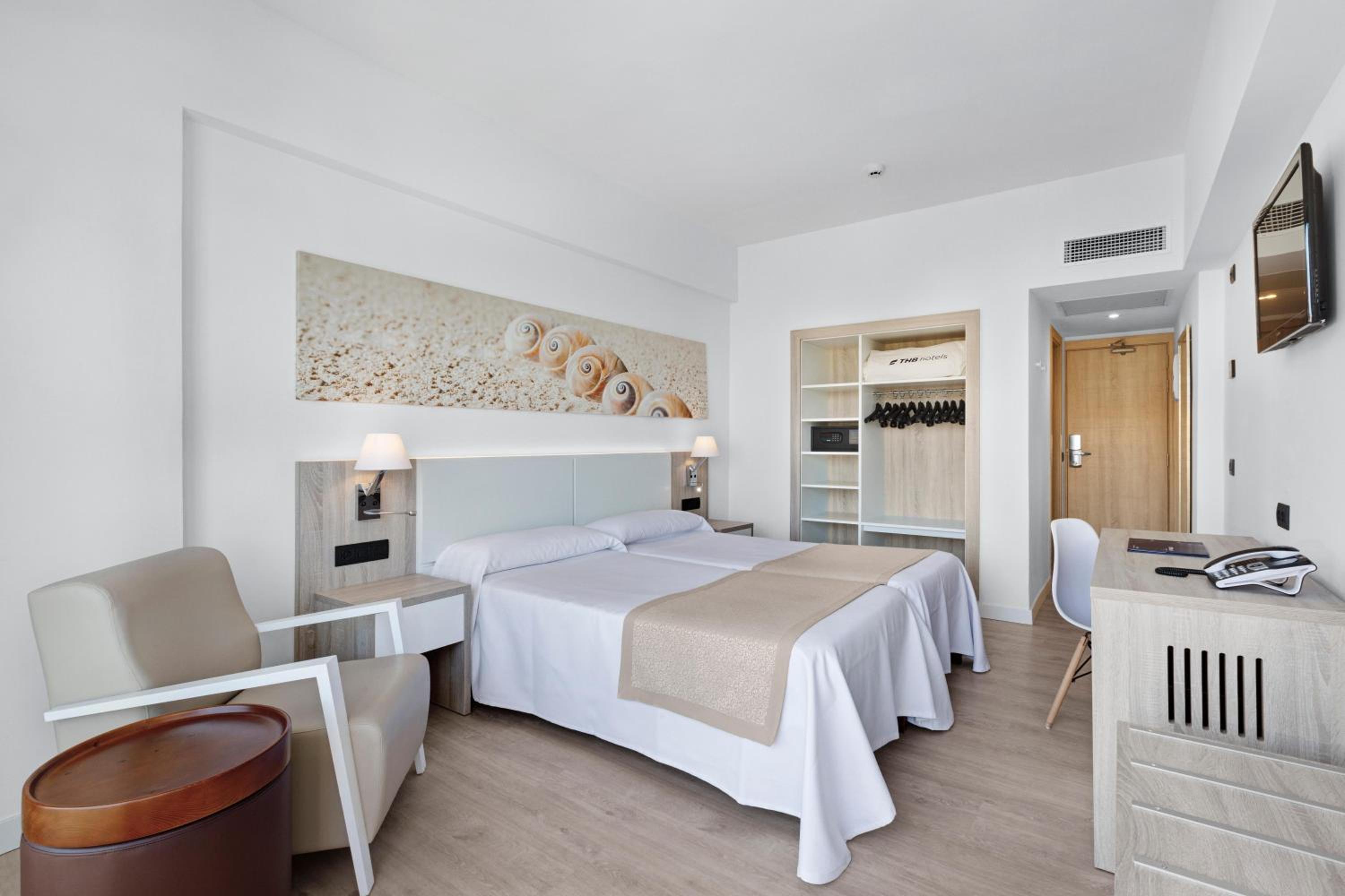 Room, Double or Twin Bed, Side Sea View