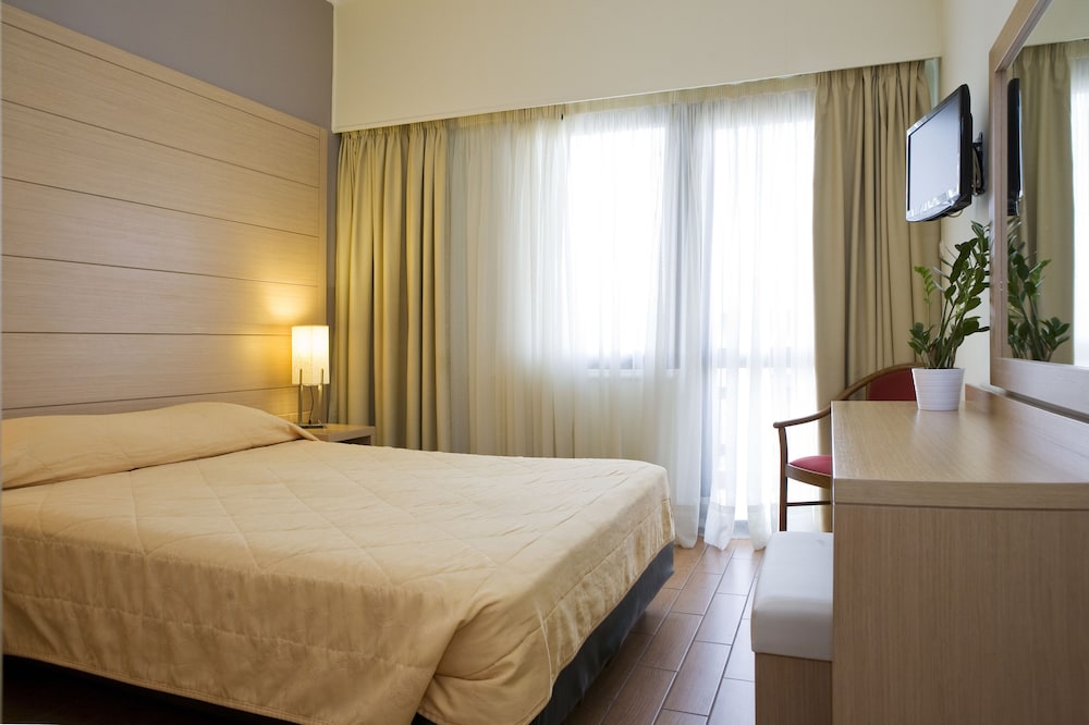 Parnon Hotel 14/45