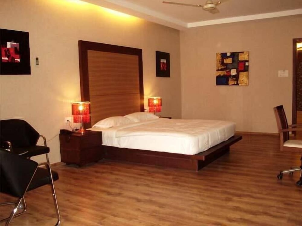 Hotel MD's Continental 15/42