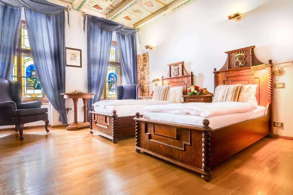 SUPERIOR, DOUBLE OR TWIN BED