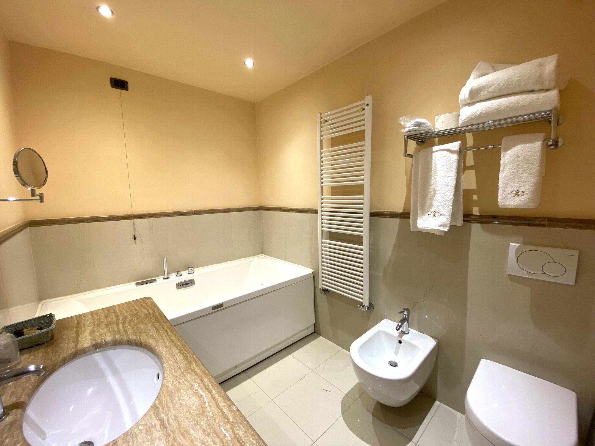 Romantic, Castello, Studio, Suite, Queen and Twin Beds, Jetted Tub