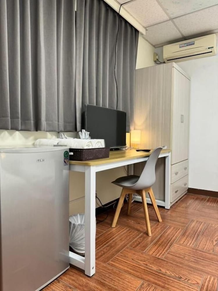 I Live Hotel 50/63