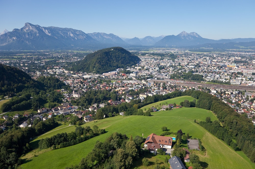 Hotel Schoene Aussicht 35/50