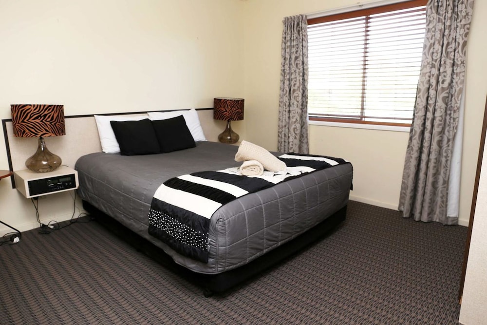 Westwood Motor Inn 15/50