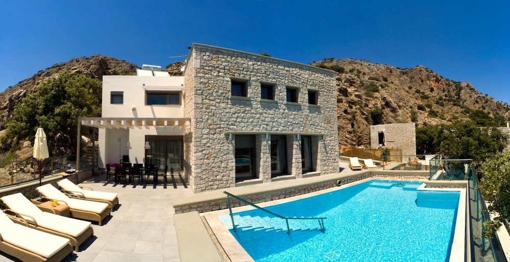 Blue Dream Luxury Villas 5/60