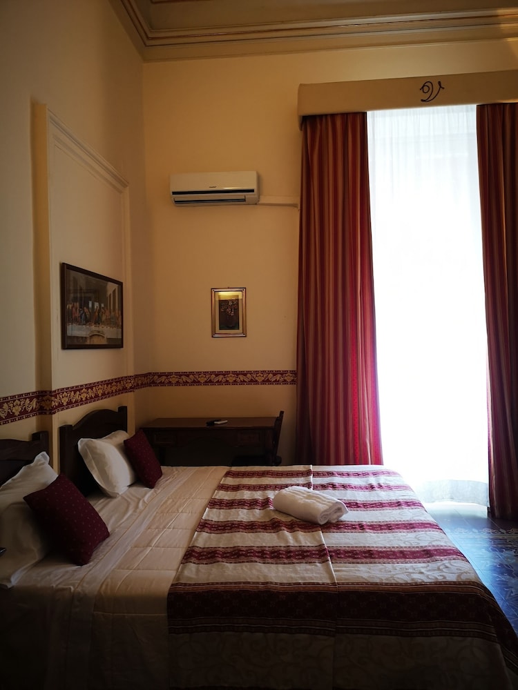 Hotel Valentino 25/46