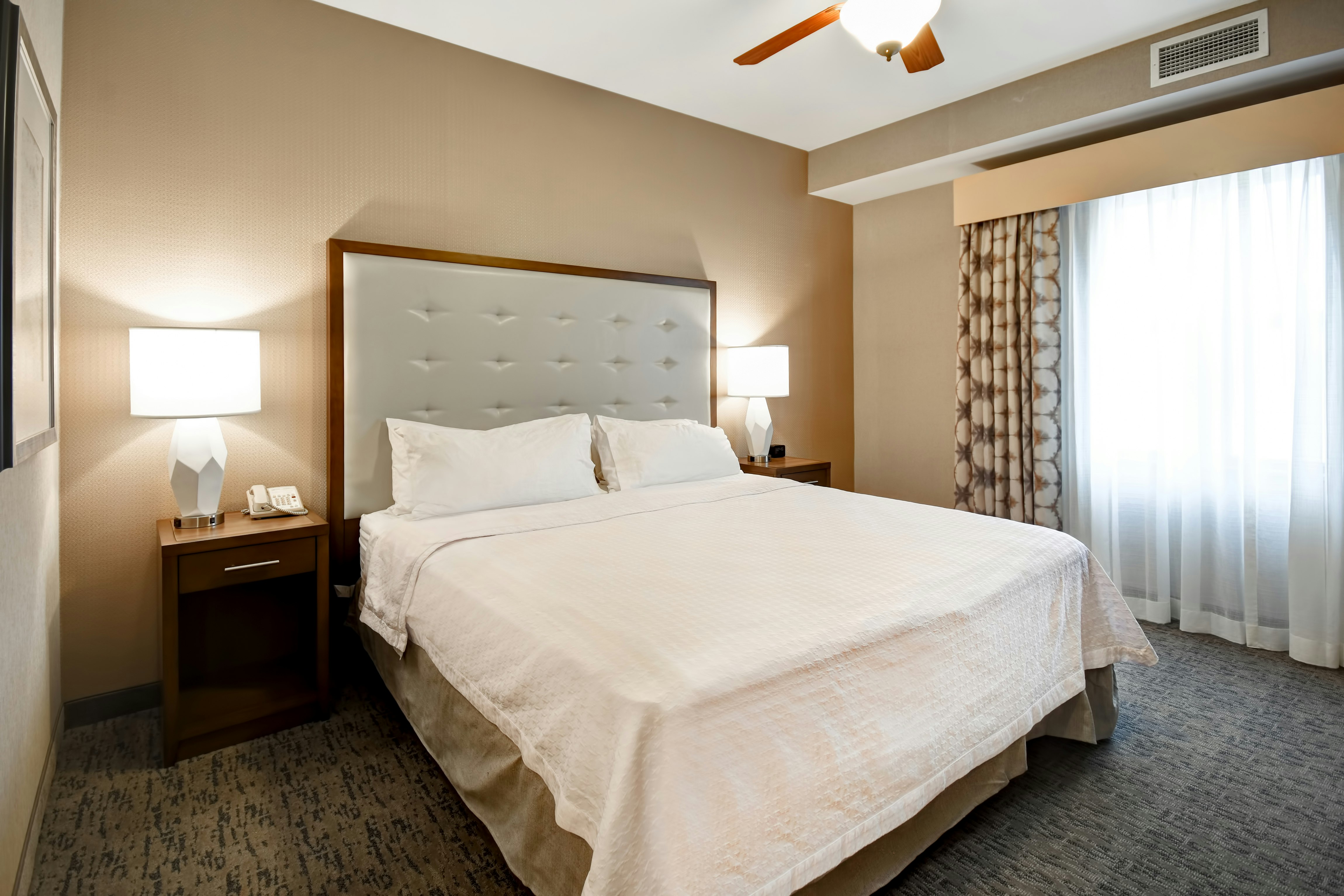 ROOM, KING BED, ACCESSIBLE