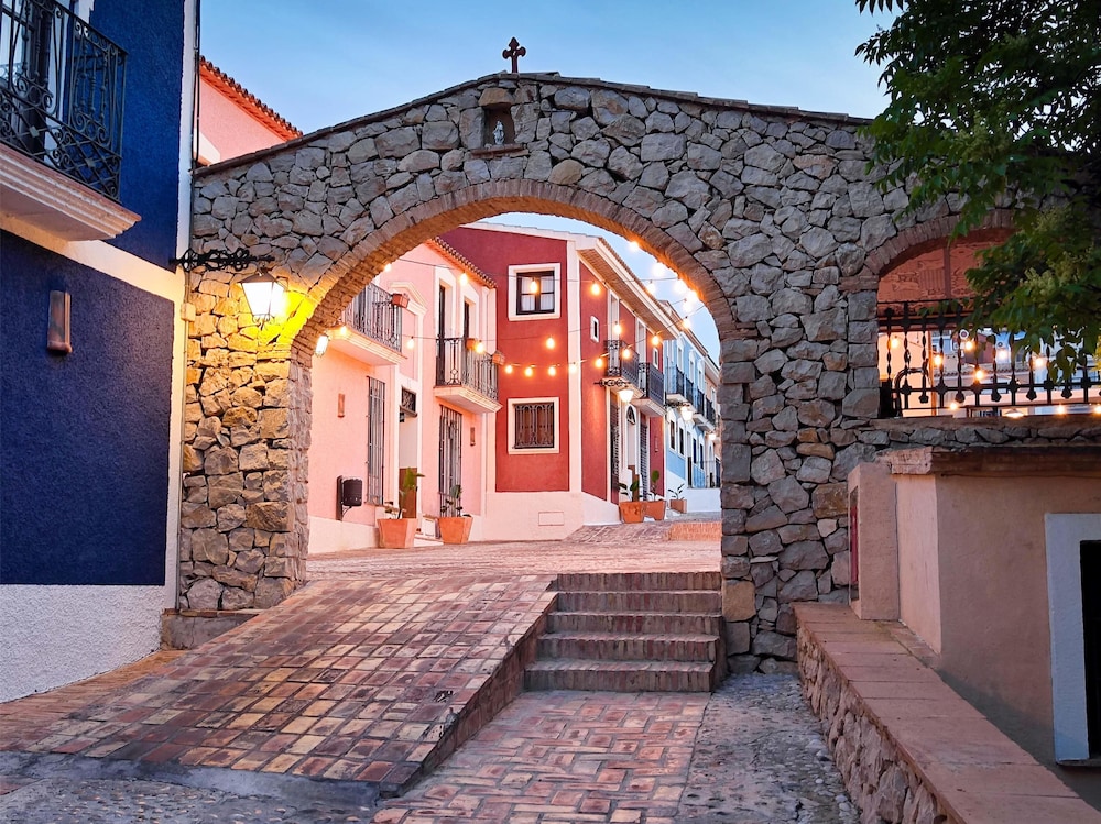 Occidental Pueblo Acantilado 5/50