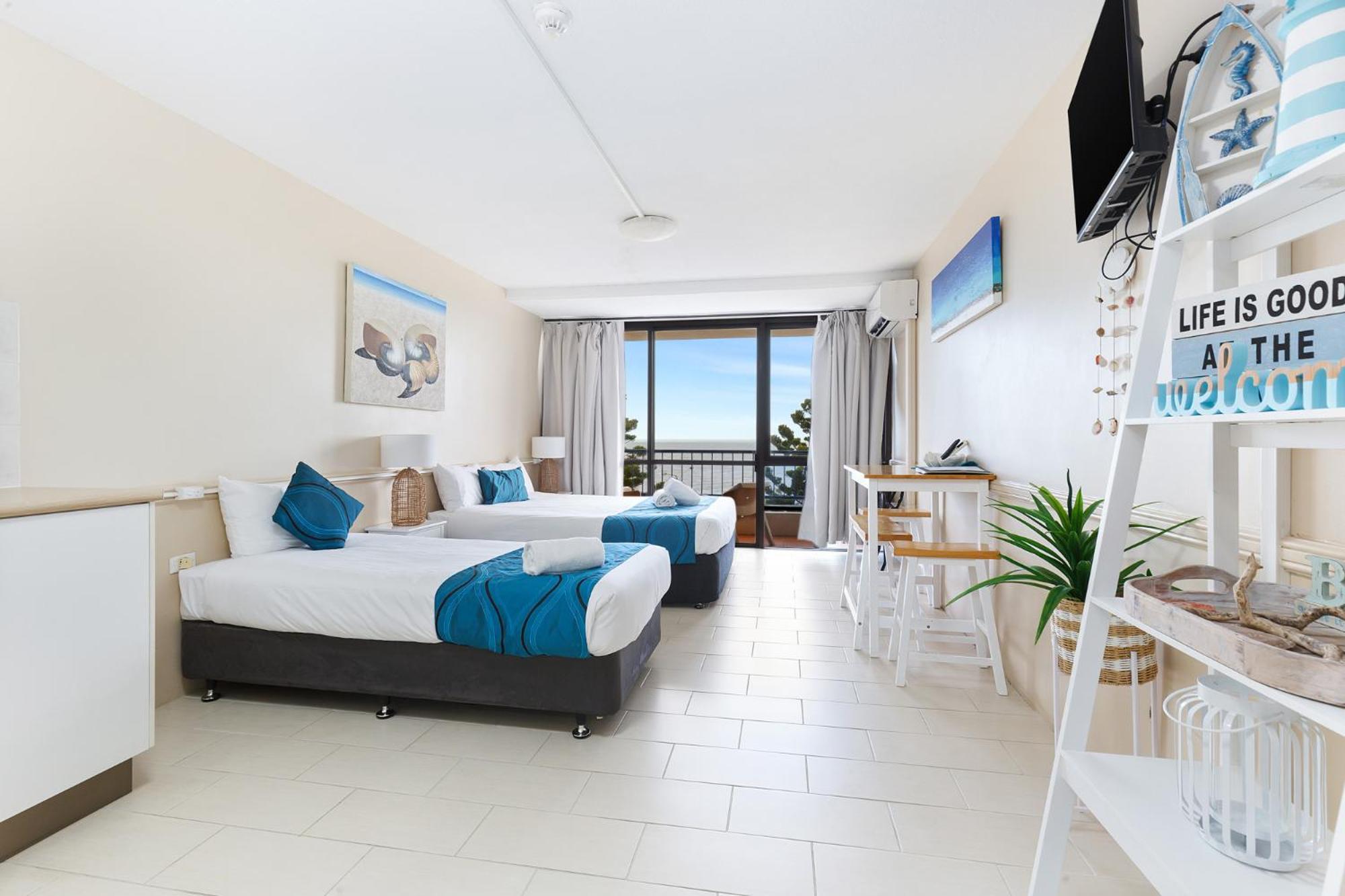 غرفة قياسية بسريرين منفصلين، BAYVIEW TOWER 2/9