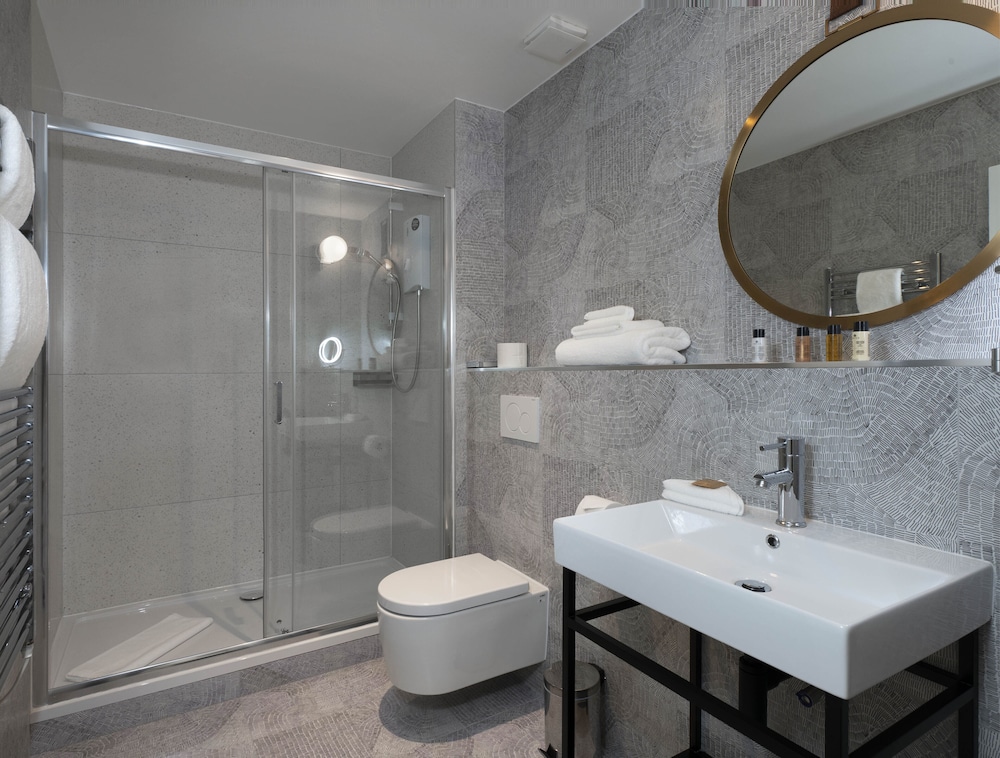 Trueman Court Luxury Serviced Apartments 51/55