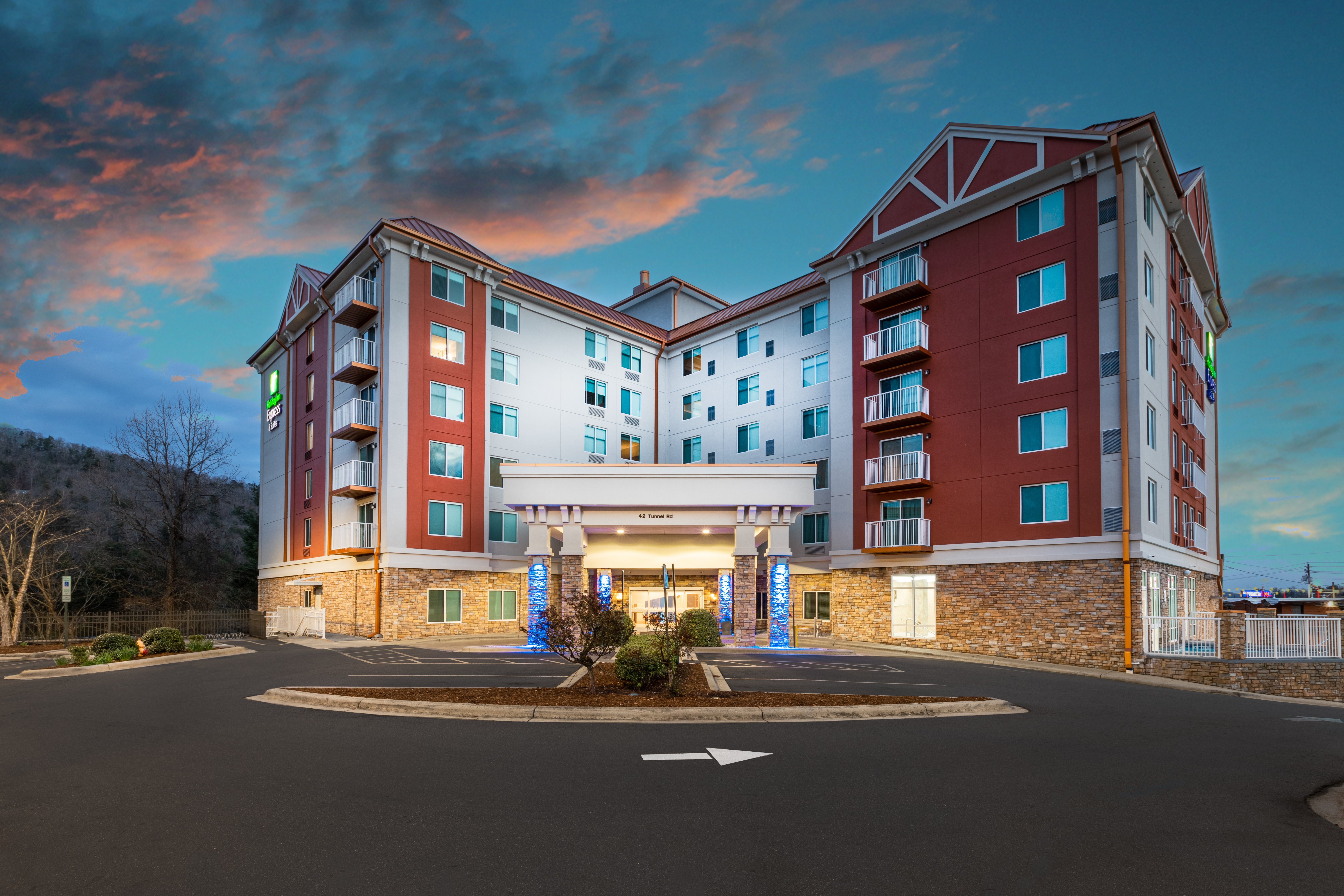 Holiday Inn Express and Suites Asheville Downtown 49/50