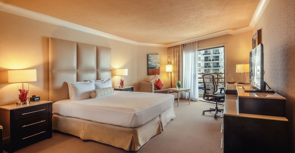 The Waterfront Beach Resort, a Hilton Hotel 25/77