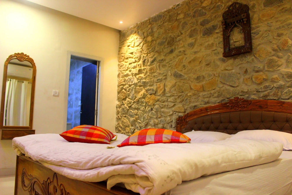 Hotel Toppers Corner Mount Abu 41/67