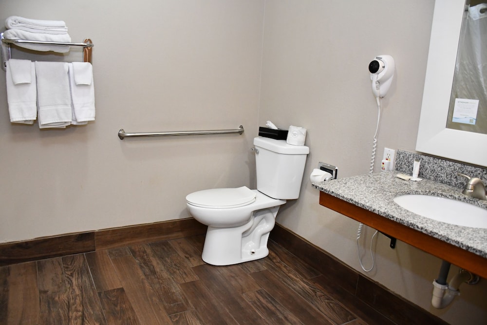غرفة بسرير كوين لذوي الإعاقة، Baymont Inn and Suites by Wyndham Platteville 8/10