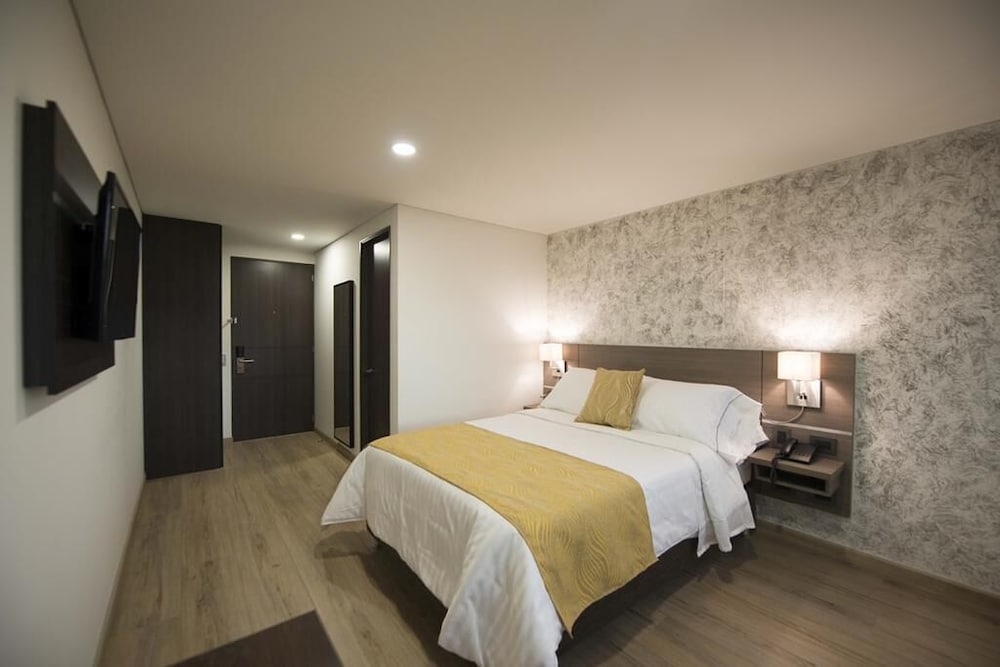 Hotel Grand Plaza Corferias 15/24