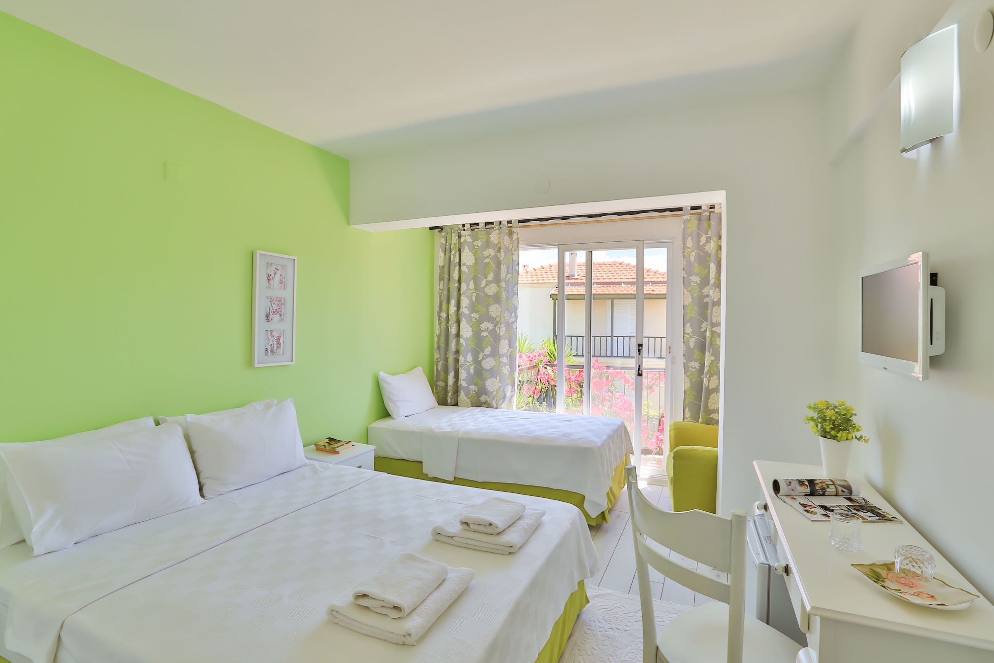 ROOM, TRIPLE