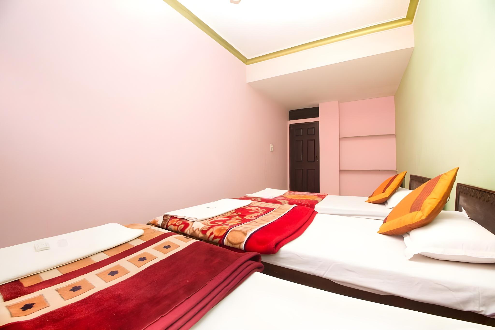 Female Dorm, Female Only, Shared Bathroom