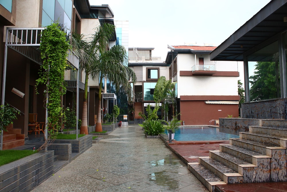Krishna Park Resort 27/29