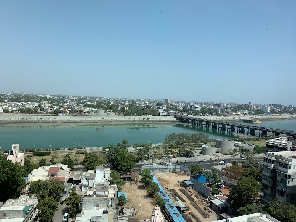 Hyatt Regency Ahmedabad 75/80