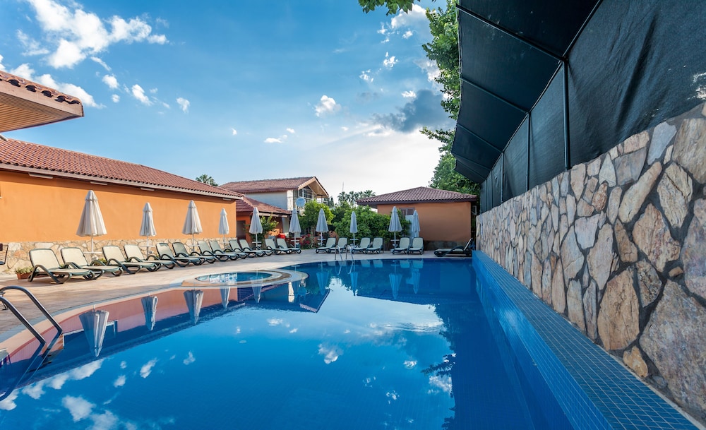 Ozlem Garden Hotel in SIDE