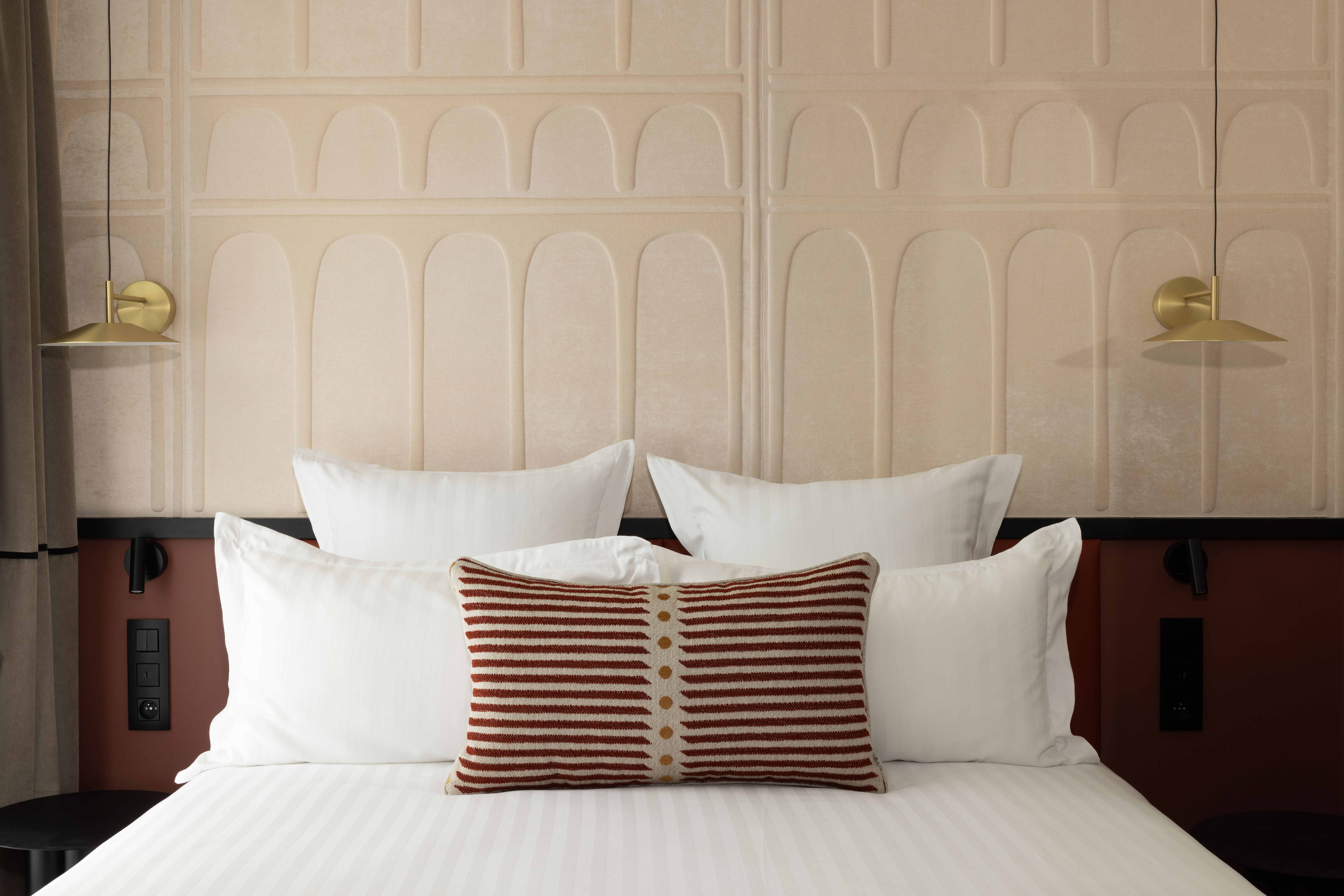 جناح جونيور، Hotel Grand Coeur Latin 3/3